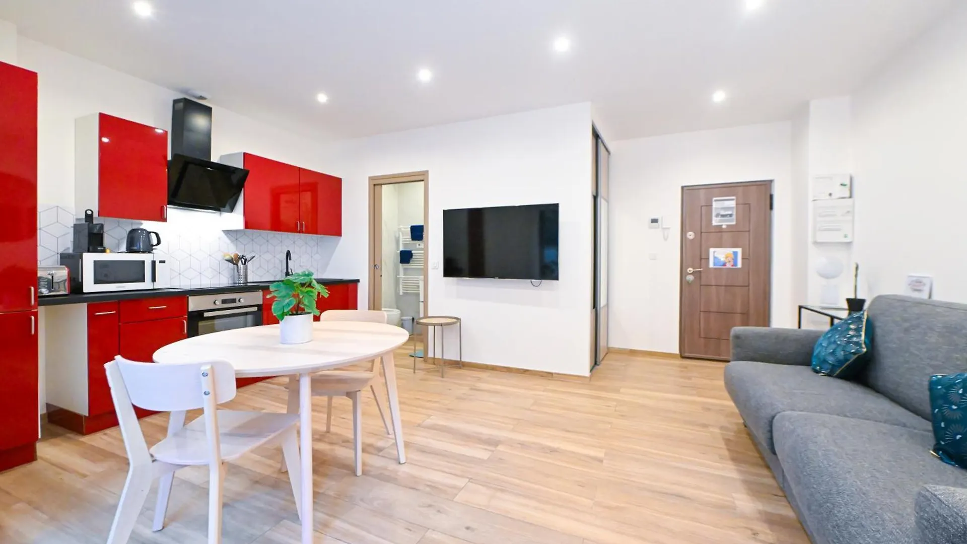 Beau Studio Cozy Centre Ville Et Plages Avec Terrasse N3 Nice 0*,  France